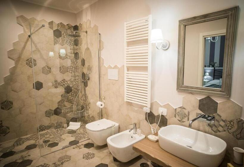 سوییت جونیور با بالکن, Romantica Salerno