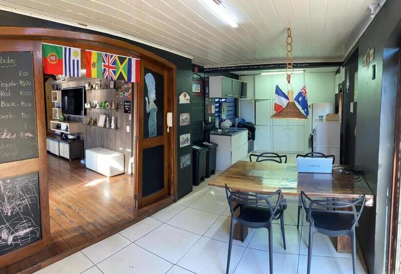 이코노미 쿼드러플룸(공용 화장실), Casa Do Rogério Hostel