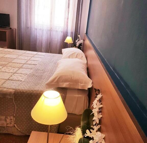 اتاق استاندارد چهار تخته, Bed And Breakfast Sognando Verso La Torre