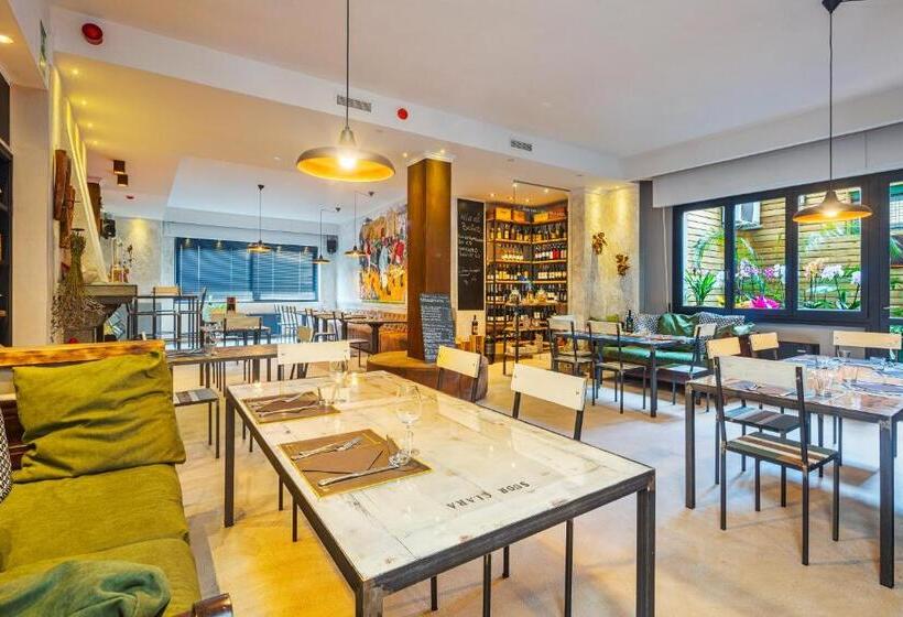 اتاق کلاسیک سه تخته, Locanda Le Monache