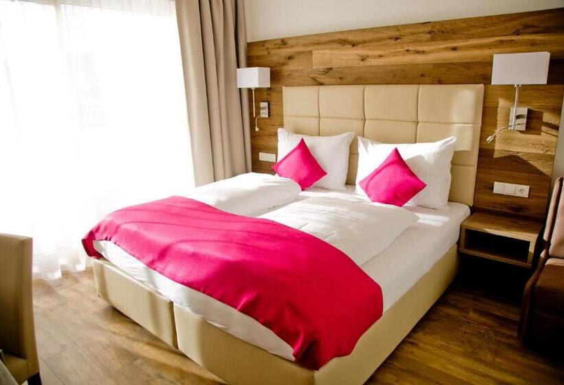 Номер Стандарт с Балконом, Landhotel Berger