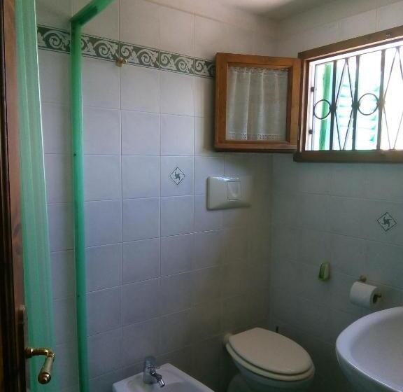 Стандартный внешний трехместный номер с ванной комнатой, Le Villi Friendly B&b
