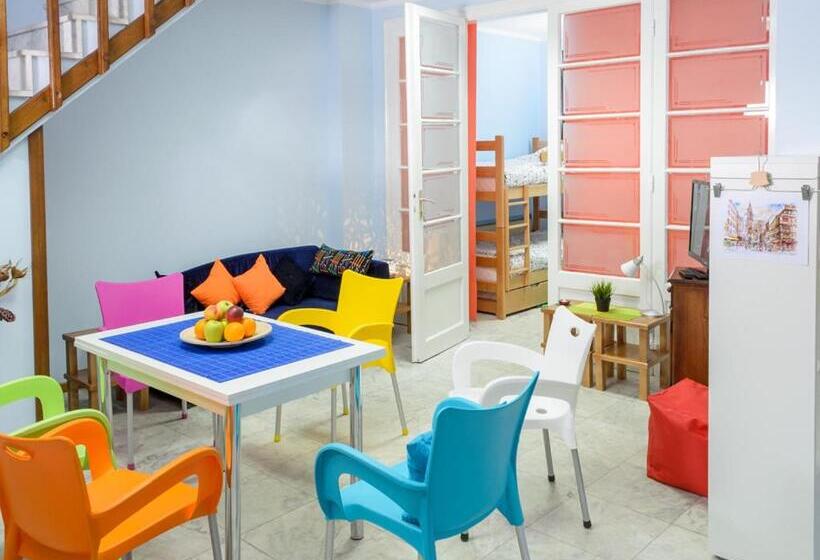 اتاق خانوادگی با سرویس بهداشتی مشترک, Hostel White Town