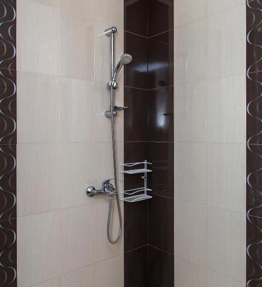 اتاق استاندارد سه نفره, Family Hotel Adena