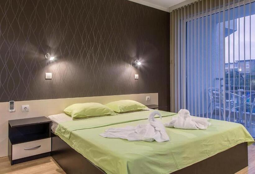 اتاق استاندارد سه نفره, Family Hotel Adena