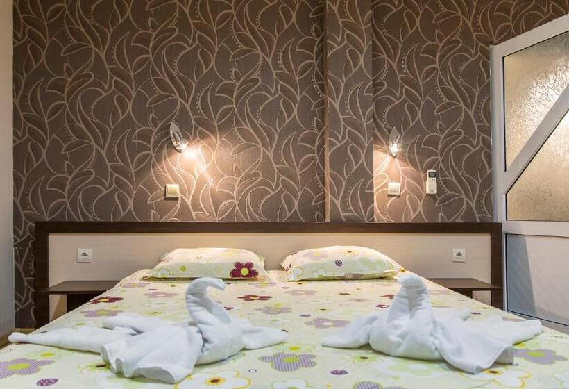استودیوی استاندارد با چشم‌انداز دریا, Family Hotel Adena