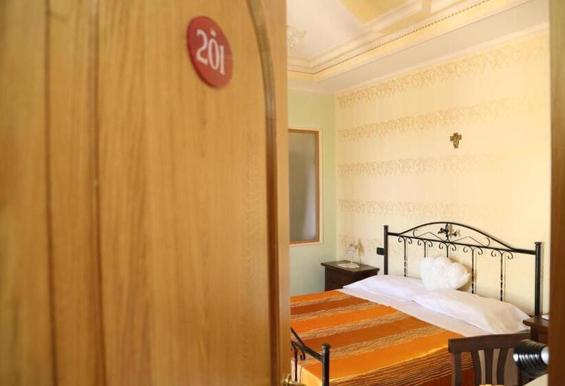 اتاق لوکس, Villa Manno