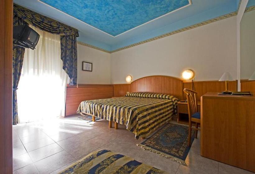 Cameră Triplă Standard cu Balcon, Hollywoods