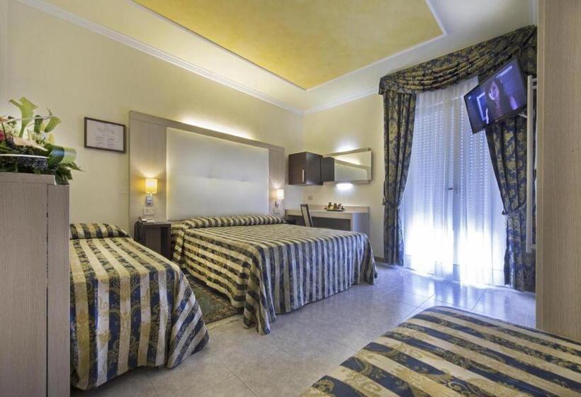 Cameră cvadruplă standard cu balcon, Hollywoods