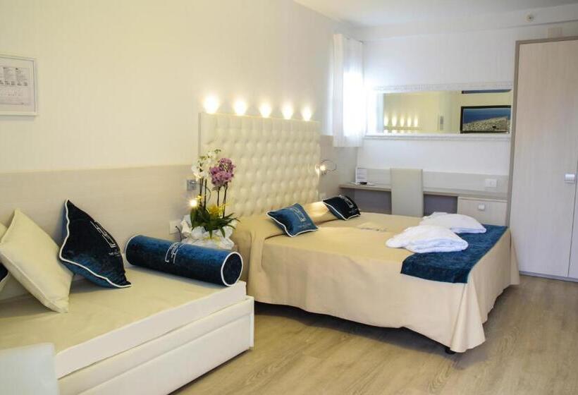 Junior Suite Superioara, Hollywoods
