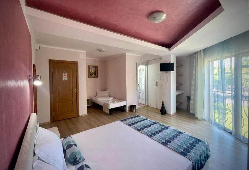 اتاق استاندارد سه تخته با چشم‌انداز باغ, Vamabel House