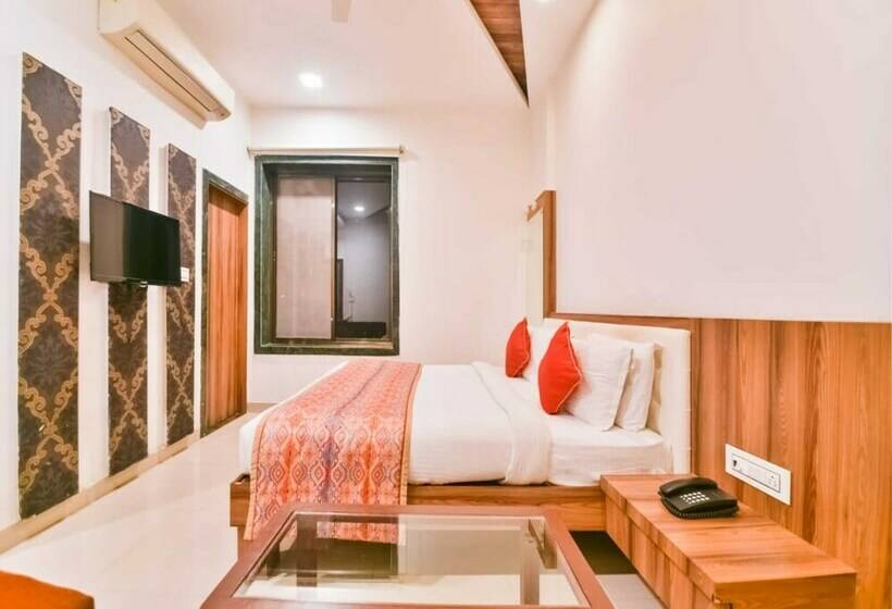 Номер Deluxe, The Elegance Resort