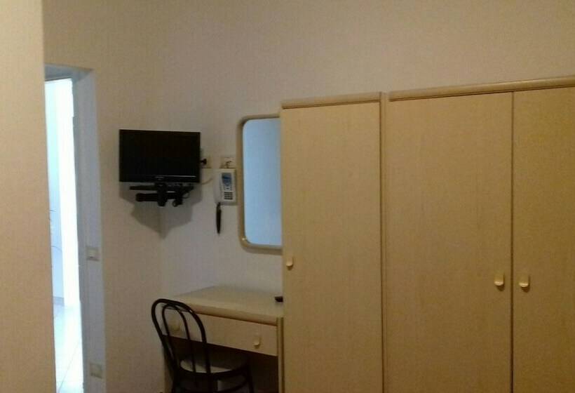 اتاق استاندارد سه نفره, Villa Liberty Versilia
