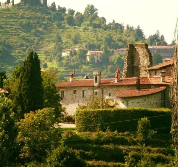 Полулюкс, Castello Di Cernusco Lombardone