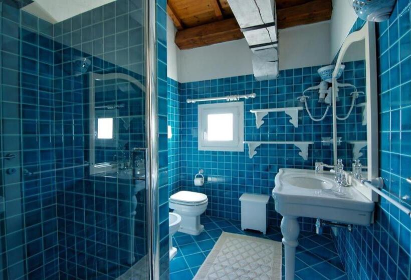 سوییت جونیور با بالکن, Domus Corallia Luxury Rooms