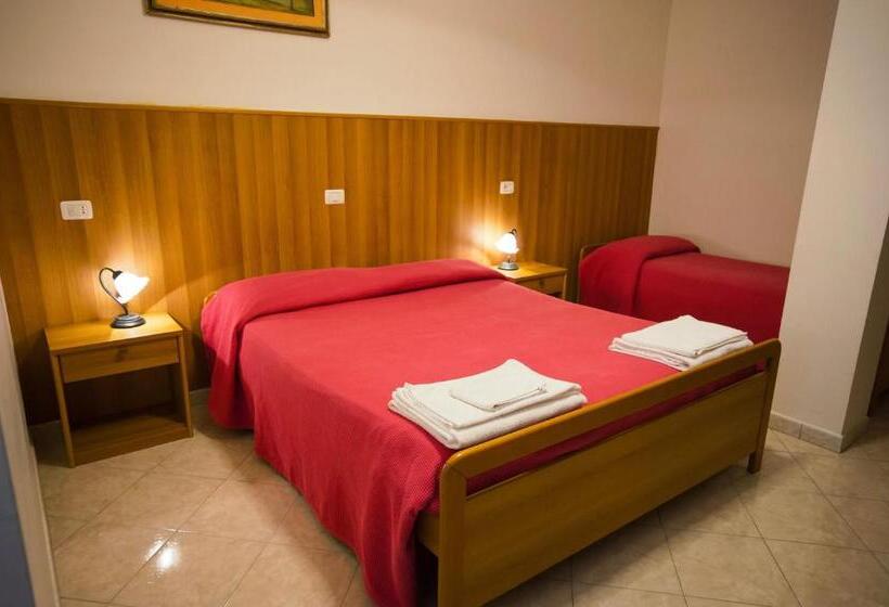 スタンダードトリプルルーム, Albergo Magrini Della Genga