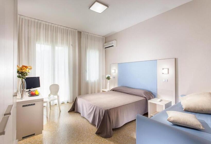 Четырехместный Номер Стандарт, New Hotel Chiari