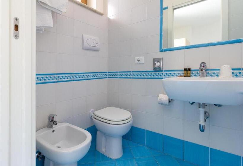 اتاق کلاسیک سه تخته, B&b Sperlonga
