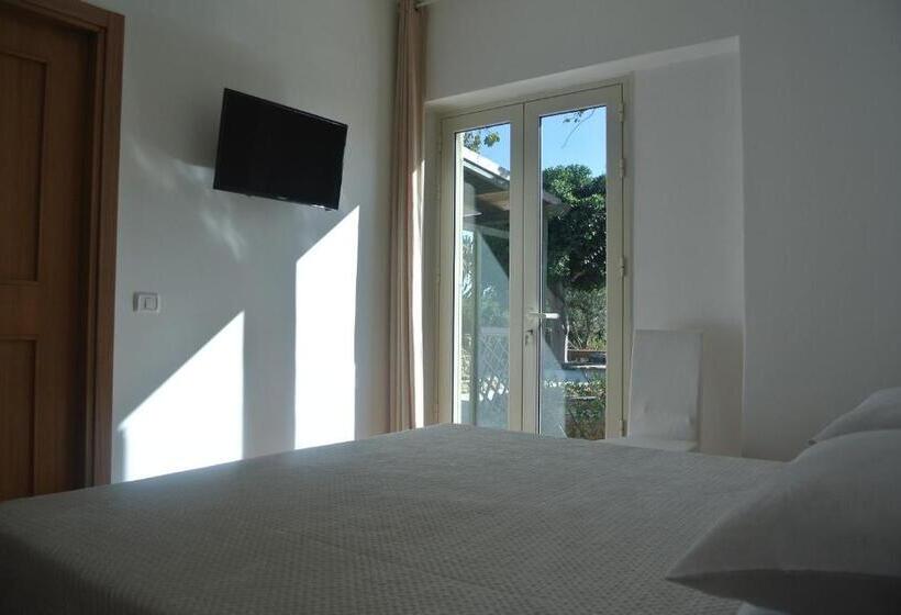 اتاق لوکس, Villa Carlotta Resort