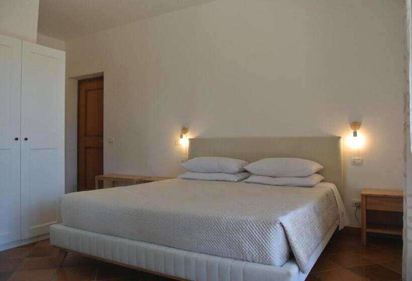 اتاق لوکس سه تخته, Villa Carlotta Resort