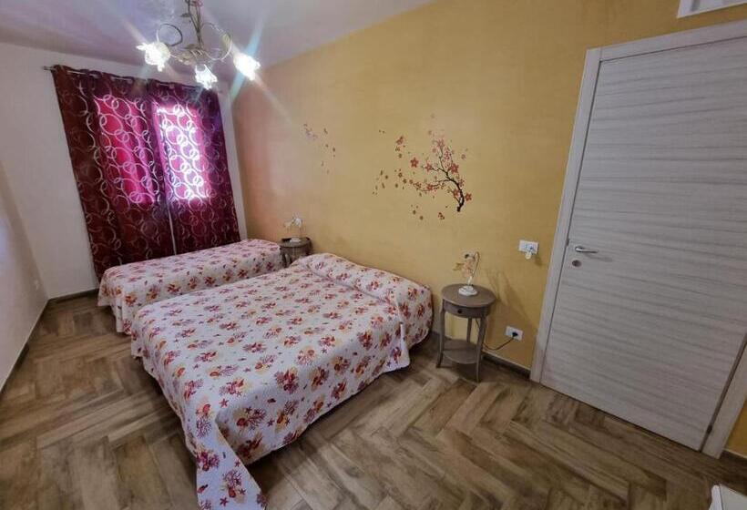 اتاق استاندارد سه نفره, Cofanomare