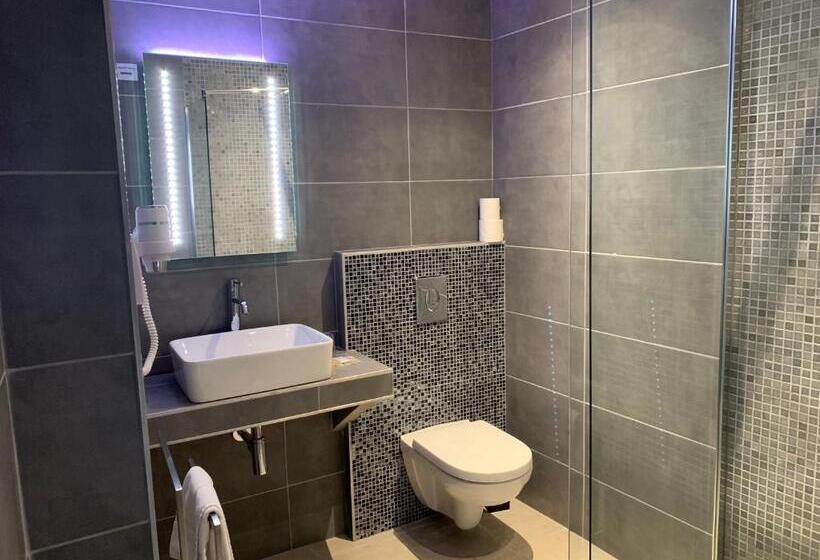 Четырехместный Номер Стандарт, Hôtel Le Mistral