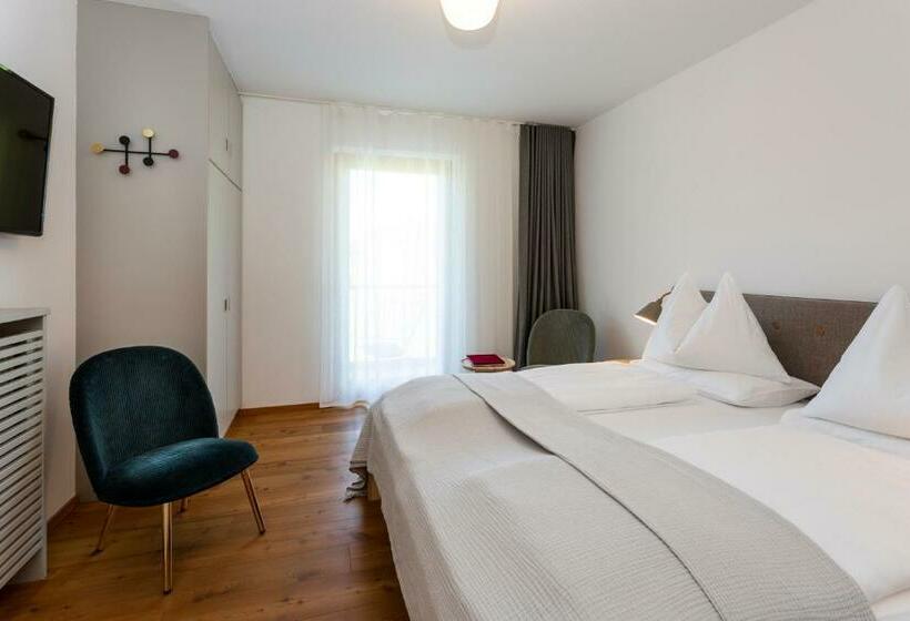 اتاق استاندارد با بالکن, Tyrol