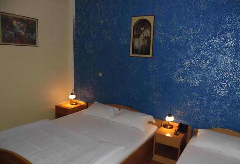 Chambre Quadruple Standard, Bm