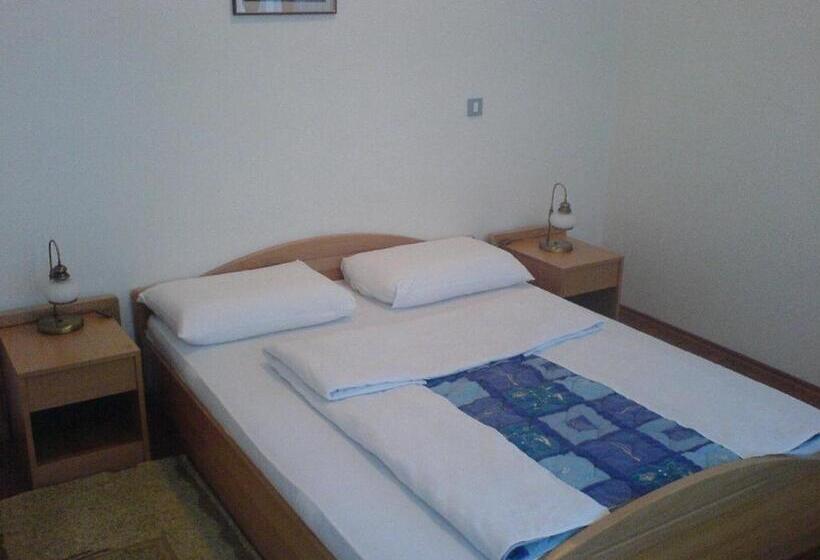 Chambre Standard Individuelle, Bm
