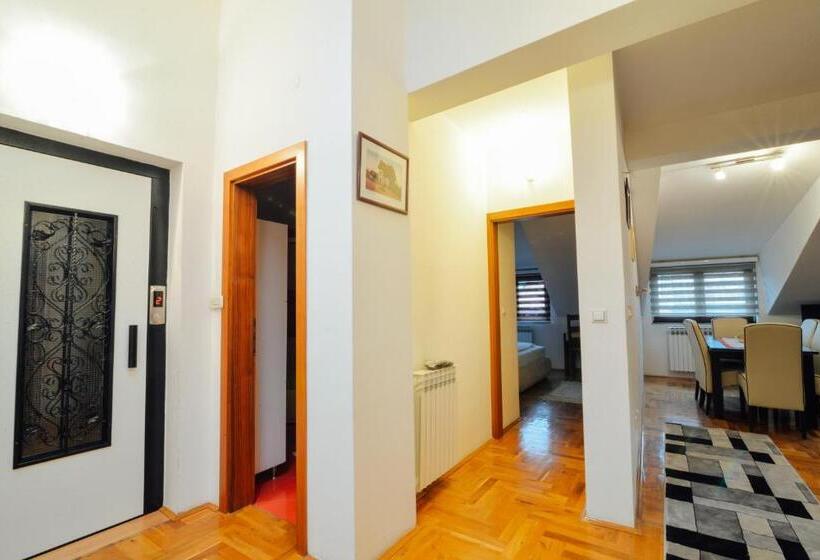 1 Bedroom Apartment, Mod