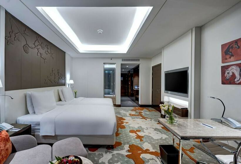 풀전망 이그제큐티브 룸, Radisson Blu Hotel, Ajman