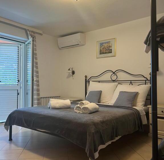 اتاق استاندارد چهار تخته, B&b Baron Gautsch
