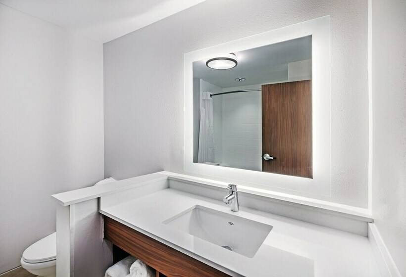 스위트, Holiday Inn Express And Suites Chanute, An Ihg