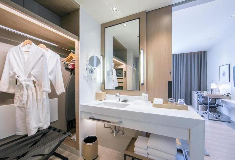 프리미엄 룸, Holiday Inn & Suites Rayong City Centre, An Ihg