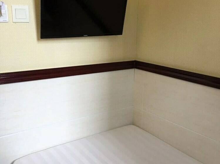 اتاق استاندارد یک نفره, Hang Ho Hostel