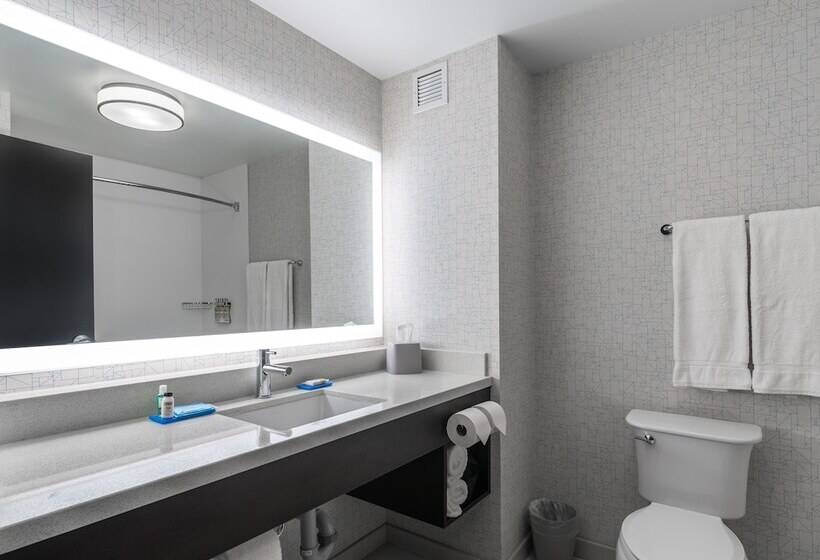 身障者適用スイートルーム, Holiday Inn Express & Suites   Saskatoon East   University, An Ihg