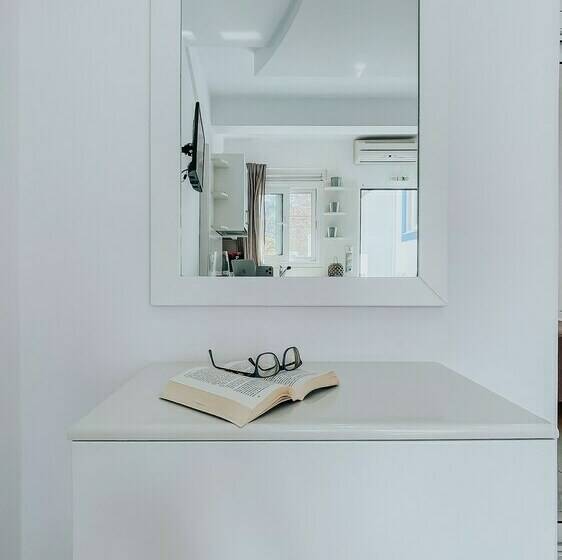 Deluxe Studio, Vithos Apart