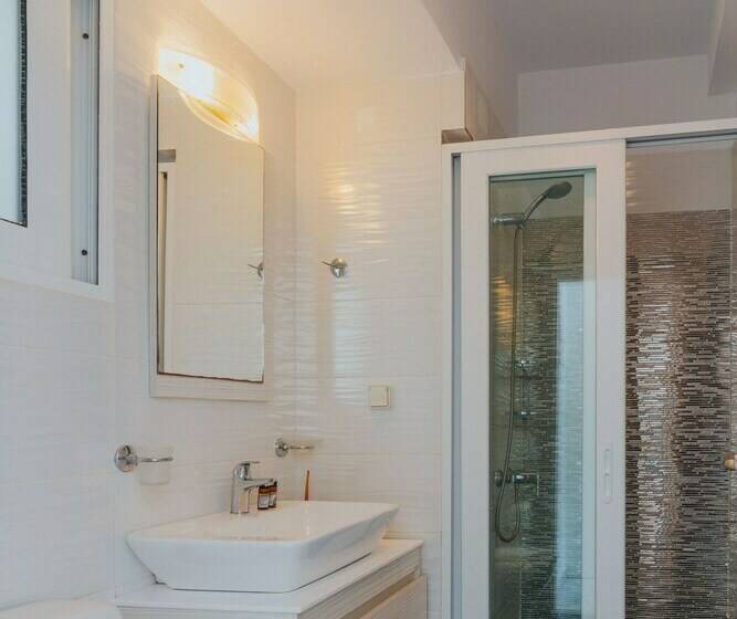 Deluxe Studio, Vithos Apart