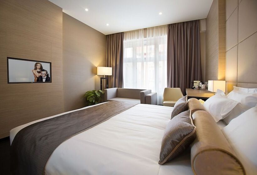 سوییت جونیور, Dominic Smart & Luxury Suites  Republic Square
