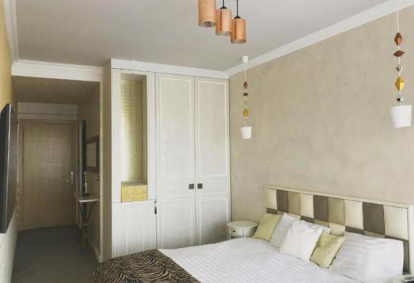 اتاق لوکس با بالکن و چشم‌انداز دریا, Brater Luxury