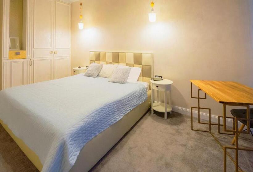 اتاق لوکس با بالکن و چشم‌انداز دریا, Brater Luxury