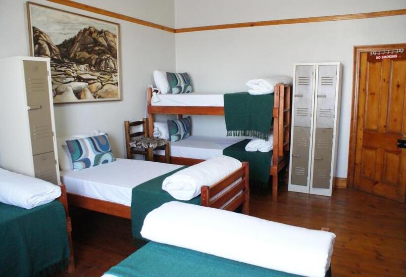 Кровать в Общей Комнате, Mr Pell S House Self Catering Accommodation