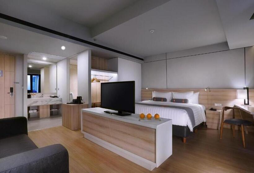 Номер Deluxe, Harper Cikarang By Aston