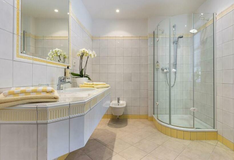 Четырехместный Номер Deluxe, Burg Heimerzheim