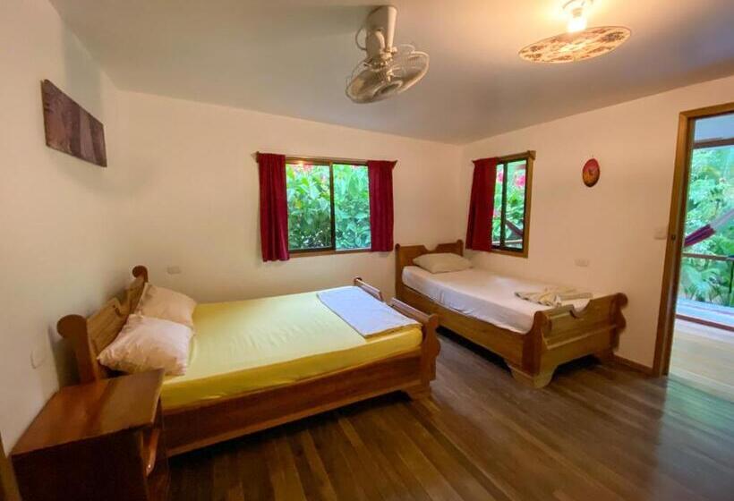 Номер Стандарт с Балконом, La Ruka Hostel