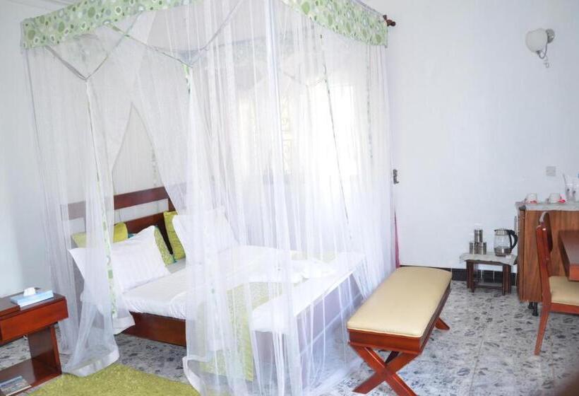 اتاق لوکس, Sheevys Bed N Breakfast