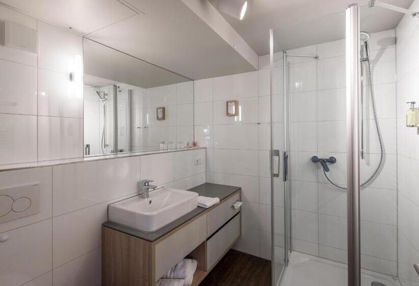 آپارتمان خانوادگی, Statthotel Weimar