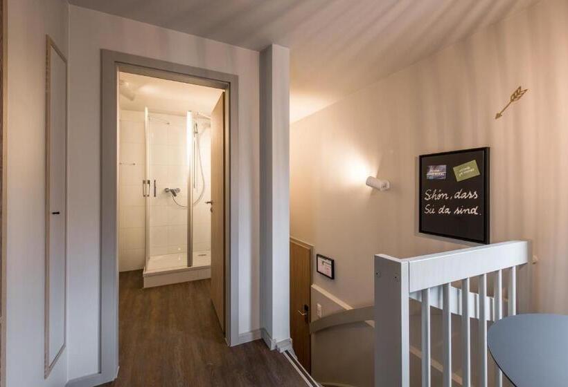 آپارتمان خانوادگی, Statthotel Weimar