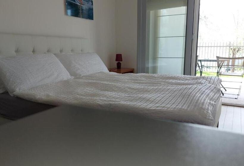스탠다드 스튜디오, Villa Treccani Apartments