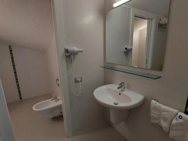 스탠다드 스튜디오, Villa Treccani Apartments